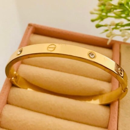 Zircon embedded handcuff bracelet in gift box